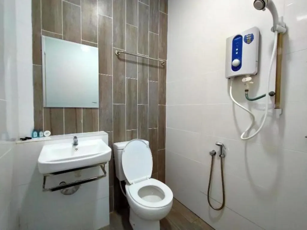 OYO 89859 PP Traveller's Hotel