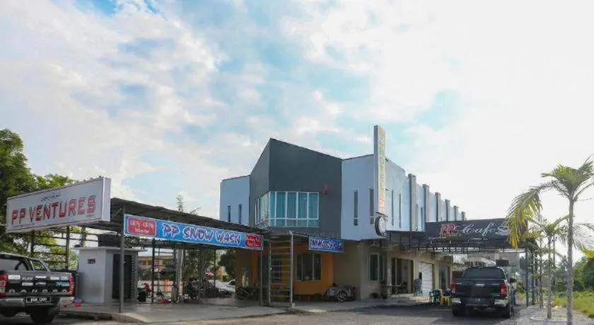 OYO 89859 PP Traveller's Hotel