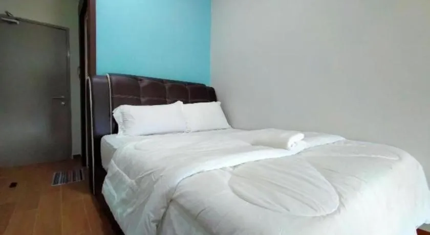 Bed in OYO 89859 PP Traveller's Hotel