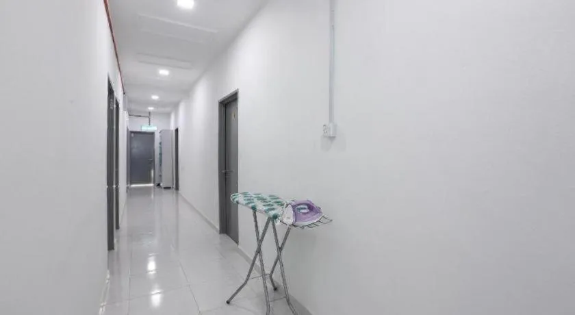 OYO 89859 PP Traveller's Hotel