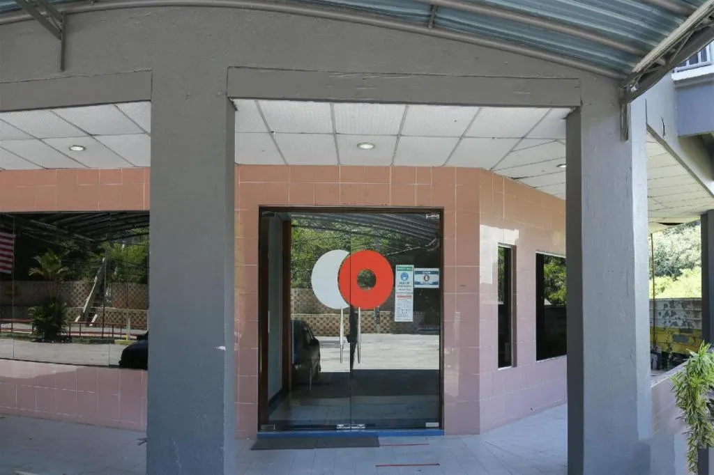 Capital O 89876 Safari Hotel