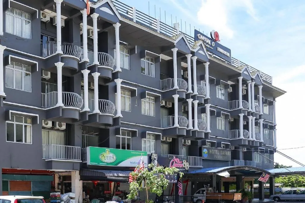 Capital O 89876 Safari Hotel