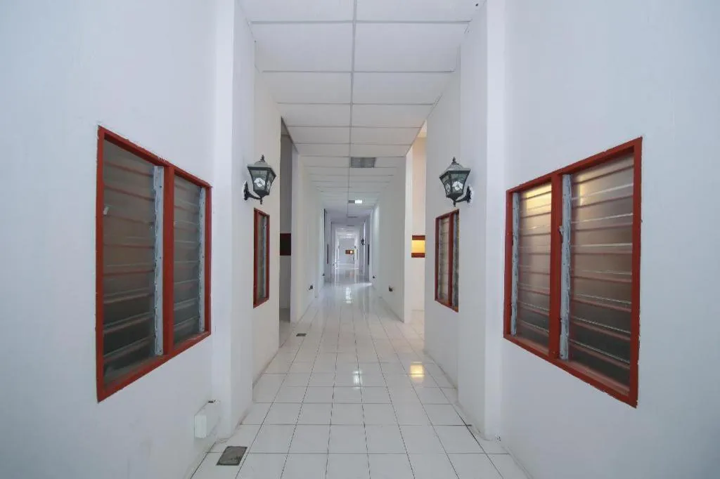 Capital O 89876 Safari Hotel