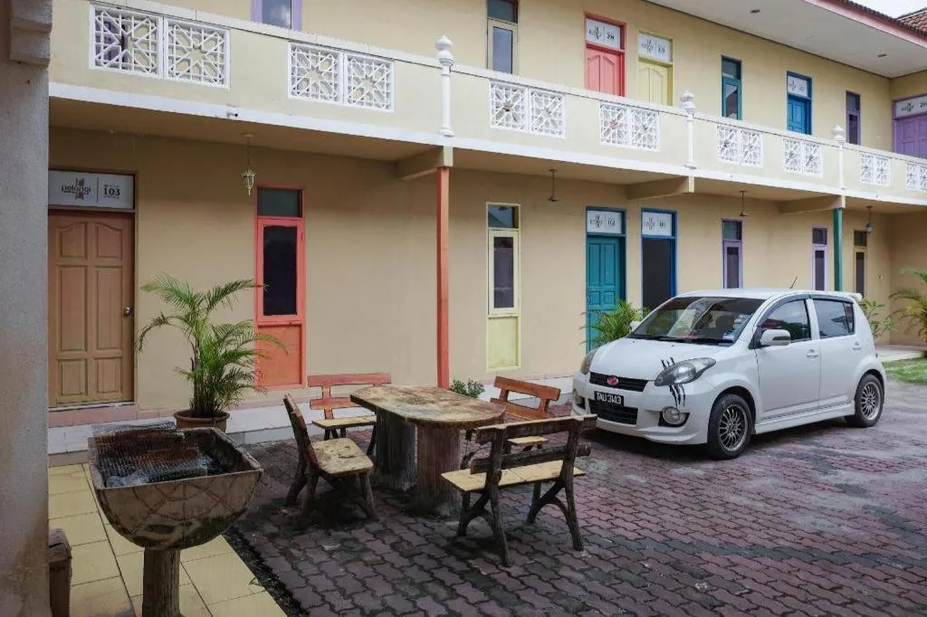 OYO 90018 River Village Hotel