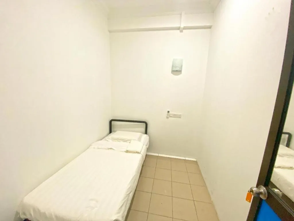 SPOT ON 90077 Cherry's Lodge