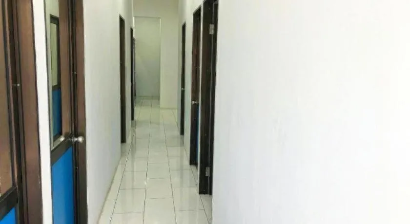 SPOT ON 90077 Cherry's Lodge