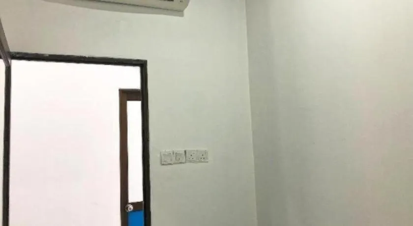 SPOT ON 90077 Cherry's Lodge