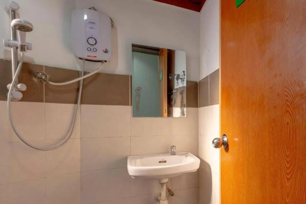 OYO 89874 Gs Golden Star Hotel