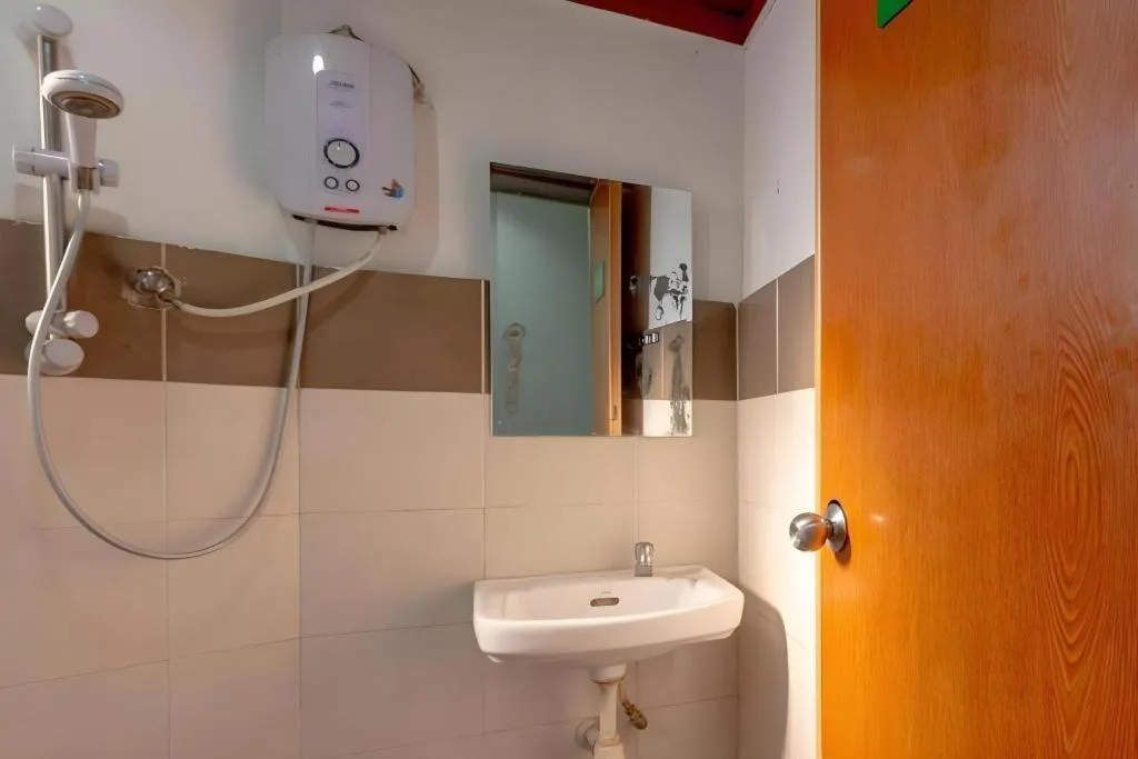 OYO 89874 Gs Golden Star Hotel