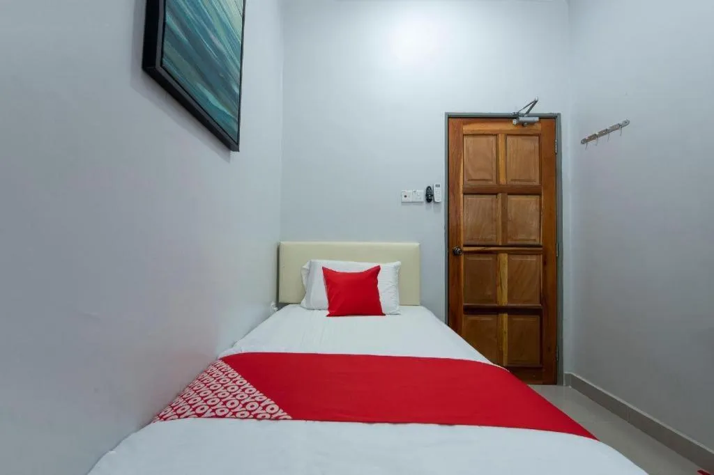 Bed in OYO 90234 Sungai Rengit City Resort 2