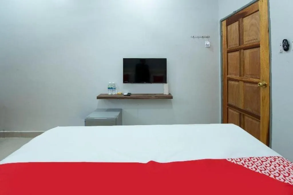 Bed in OYO 90234 Sungai Rengit City Resort 2