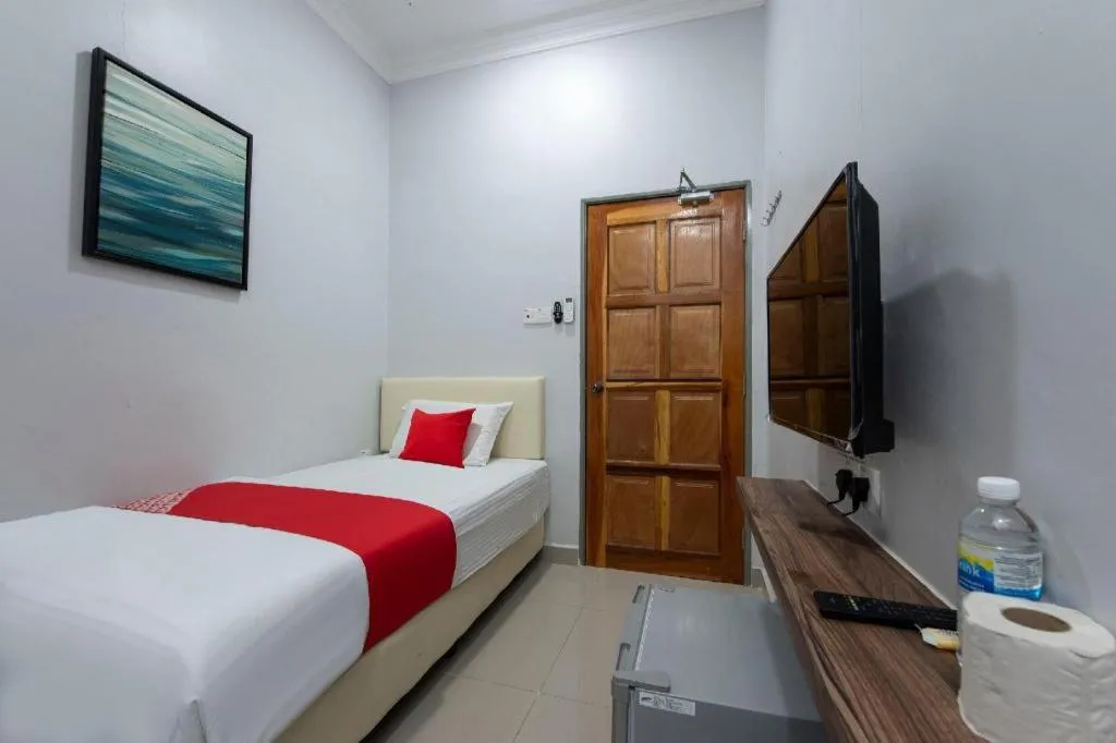 Bed in OYO 90234 Sungai Rengit City Resort 2
