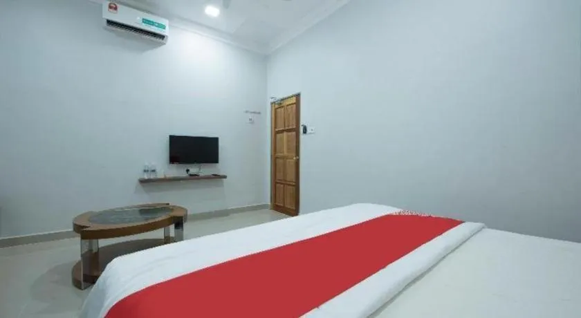Bed in OYO 90234 Sungai Rengit City Resort 2