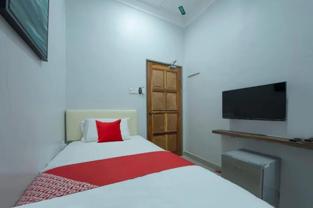 Bed in OYO 90234 Sungai Rengit City Resort 2