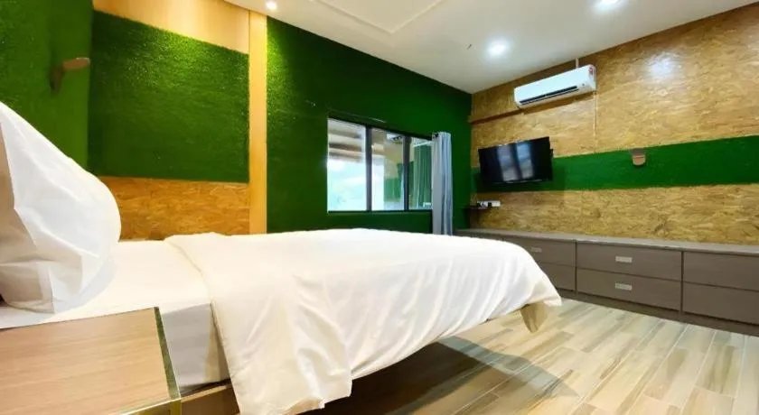 Bed in OYO 90262 Kota Kinabalu Homestay, Villa & Suite Boutique