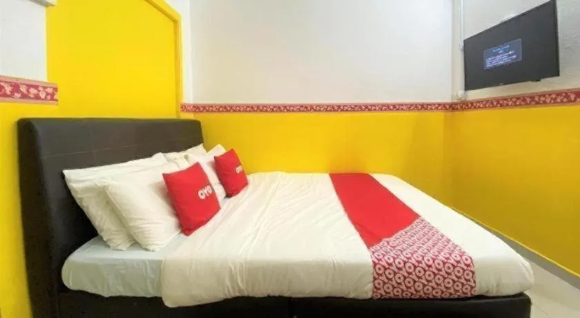 Bed in OYO 90176 D'cruz Sunrise Villa