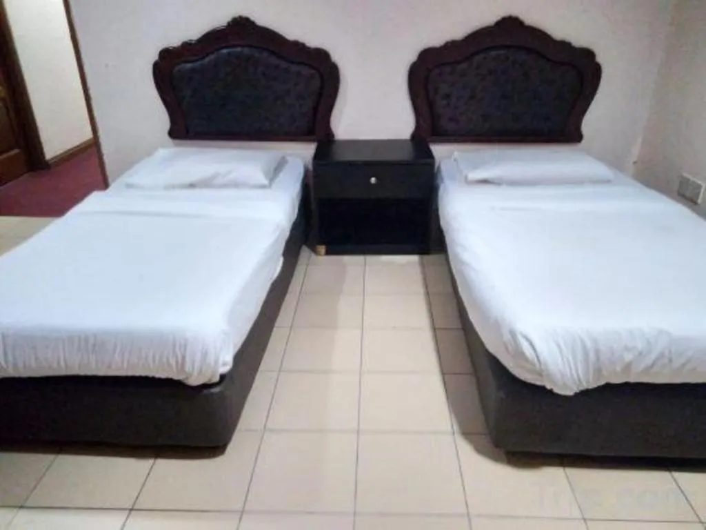 Bed in OYO 90376 Centre Point Hotel