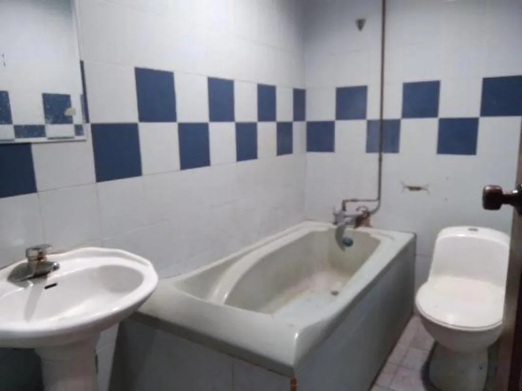 OYO 90376 Centre Point Hotel