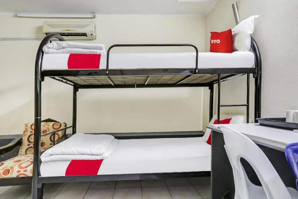 Bed in OYO 90376 Centre Point Hotel