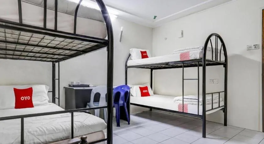 Bed in OYO 90376 Centre Point Hotel