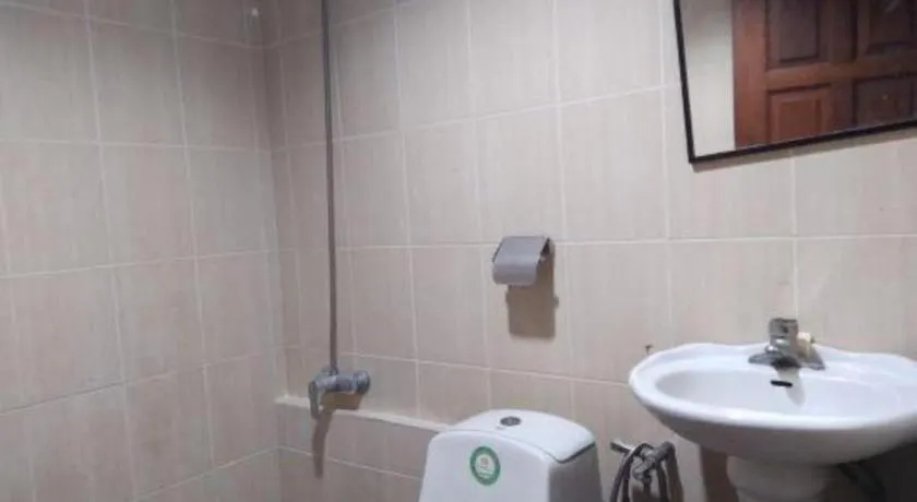 OYO 90376 Centre Point Hotel