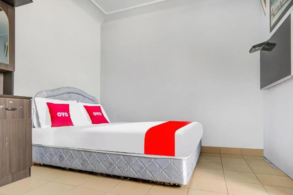 Bed in OYO 90376 Centre Point Hotel