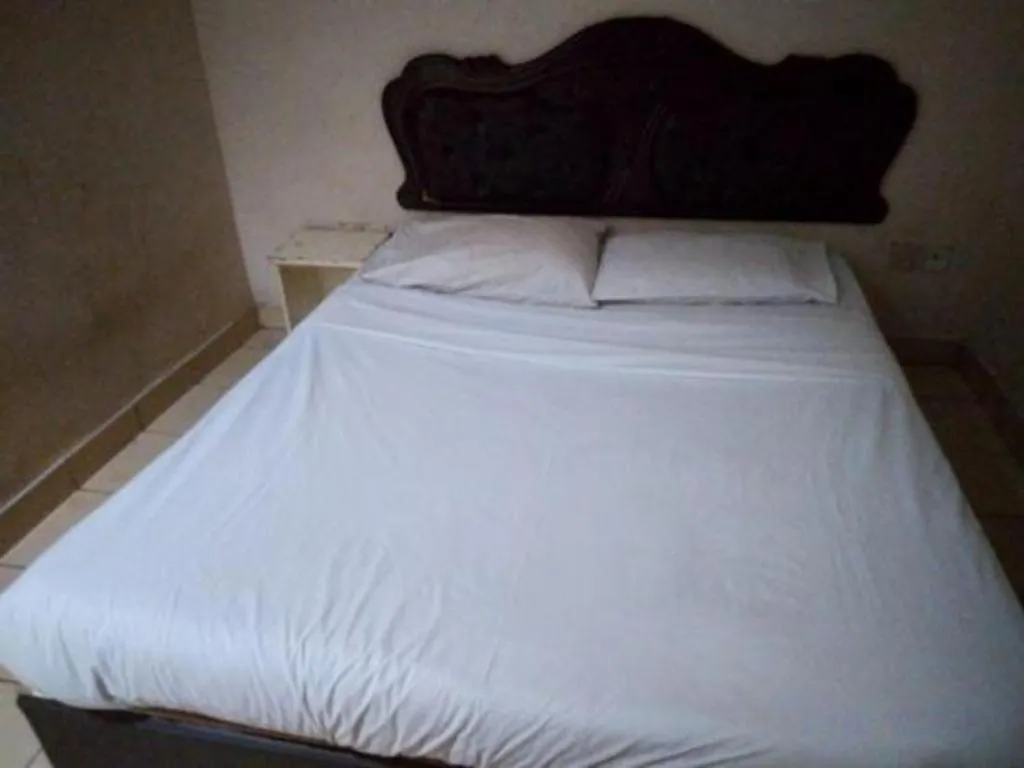 Bed in OYO 90376 Centre Point Hotel