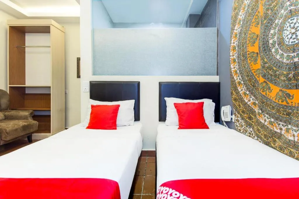 Bed in OYO 90429 Hotel Narasindo