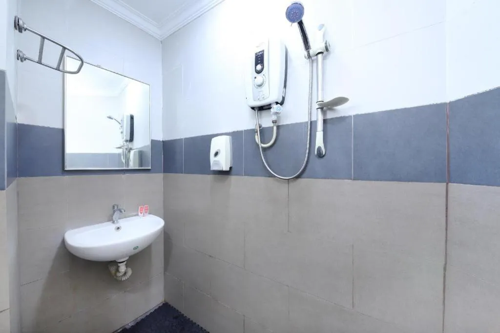 OYO 90623 Thank Q Inn 3