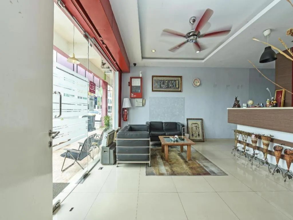 OYO 90644 M Three Hotel