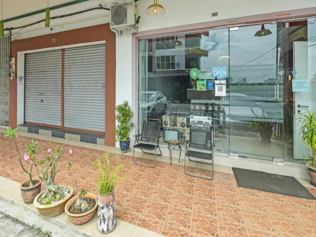 OYO 90644 M Three Hotel