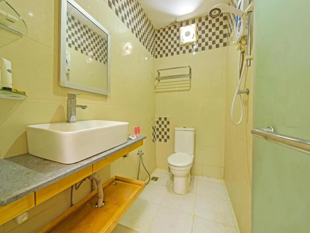 Capital O 90661 Luxor Empire Hotel