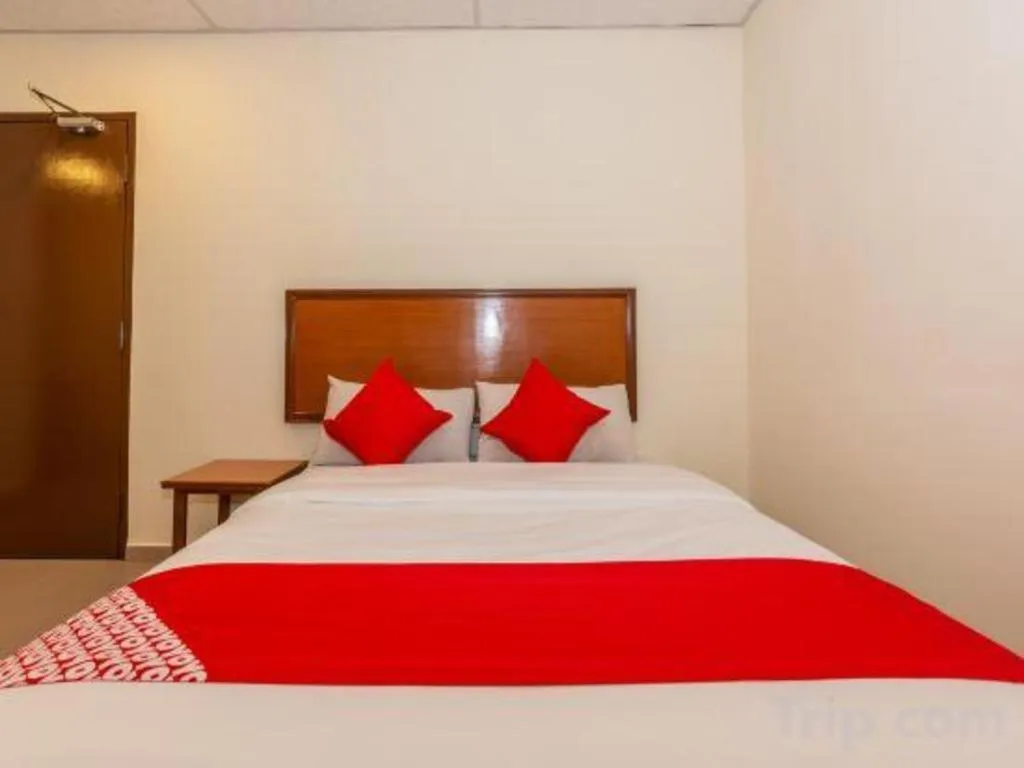 Bed in OYO 90893 Hotel 68 Kampung Lapan