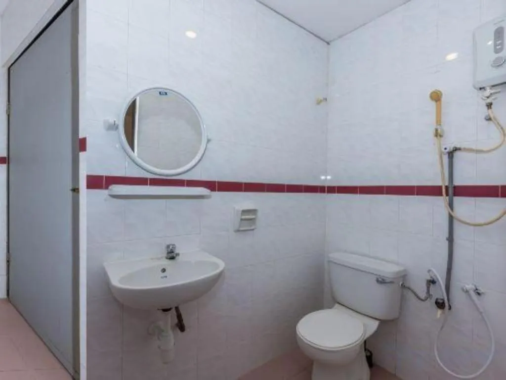 OYO 90893 Hotel 68 Kampung Lapan