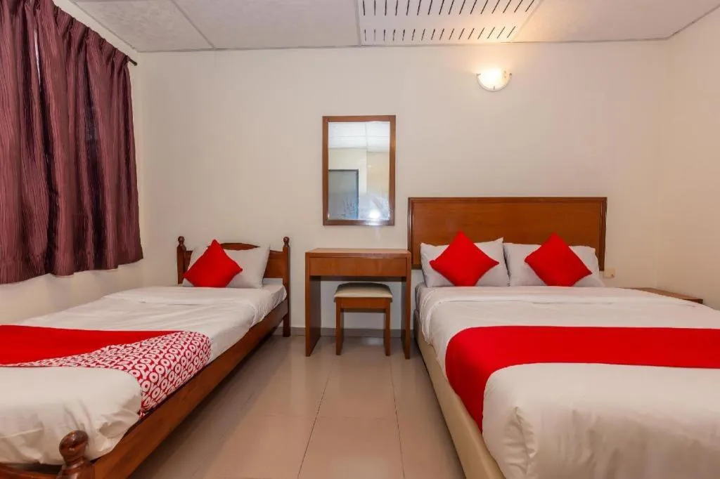 Bed in OYO 90893 Hotel 68 Kampung Lapan