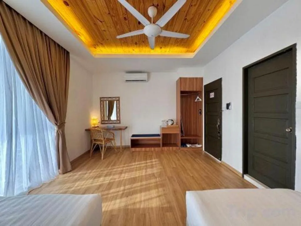 Bed in Sand Bay Resort Semporna