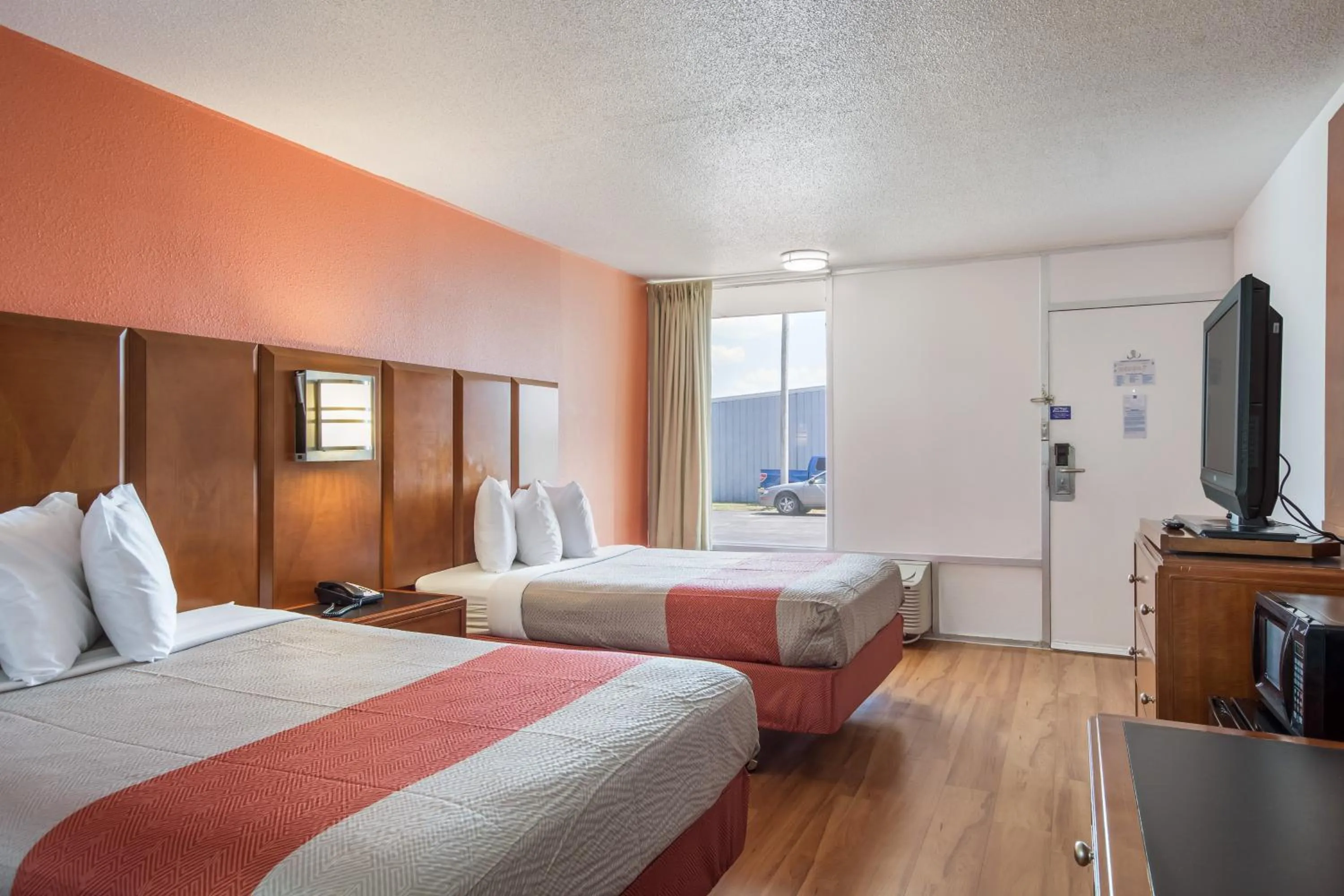 Bedroom, Bed in Motel 6-Van Buren, AR I- 40