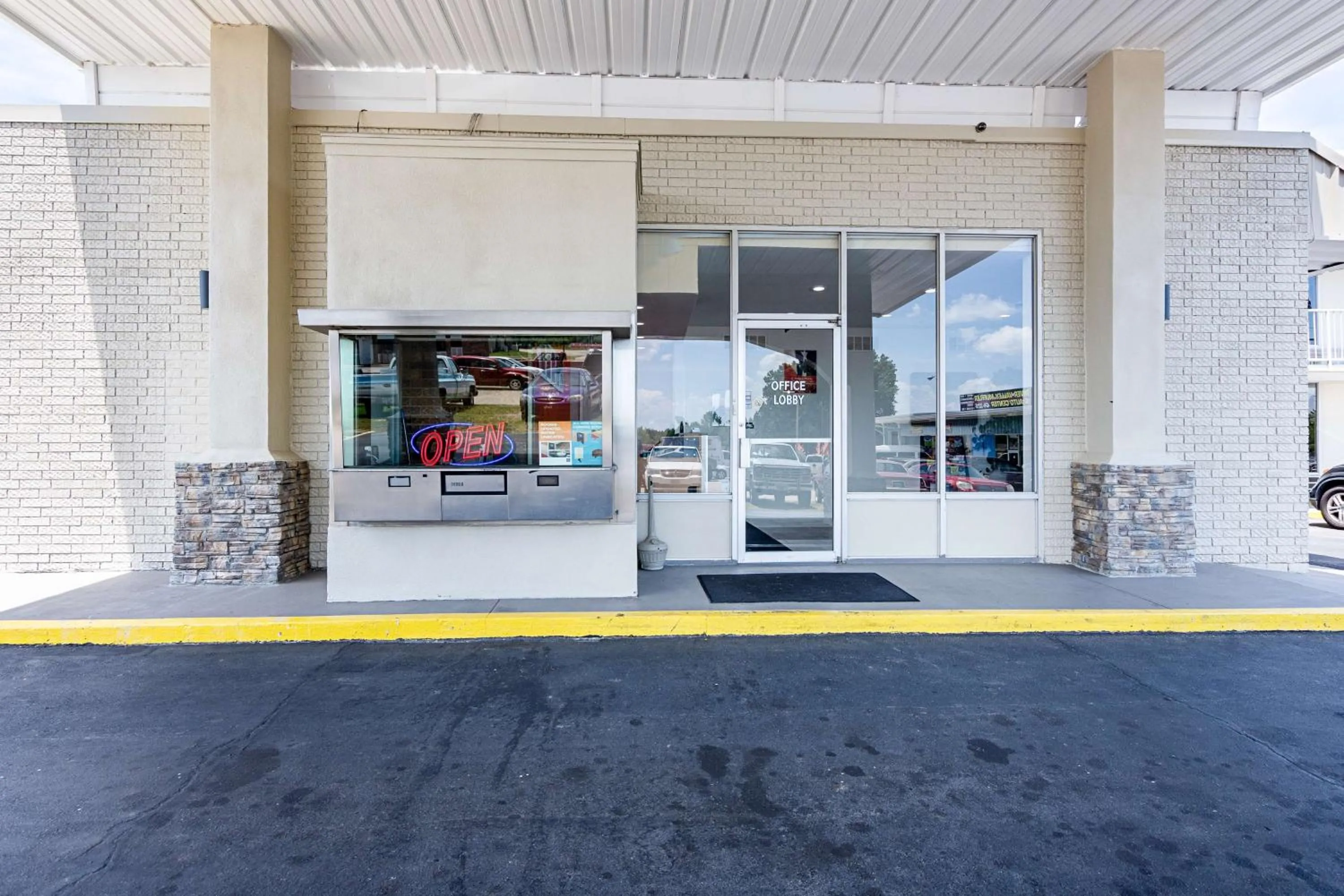 Property building in Motel 6-Van Buren, AR I- 40