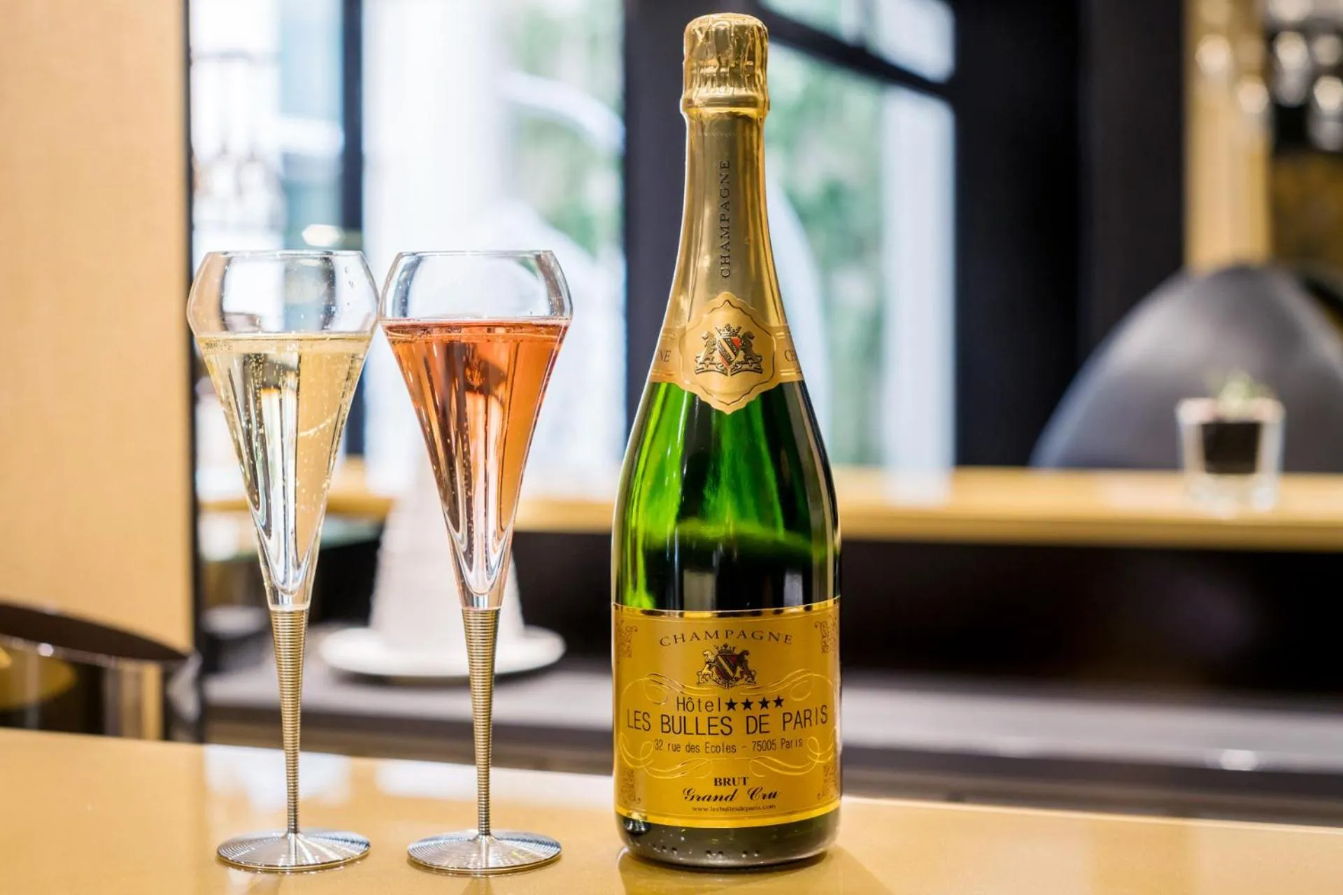 Drinks in Hotel Les Bulles De Paris