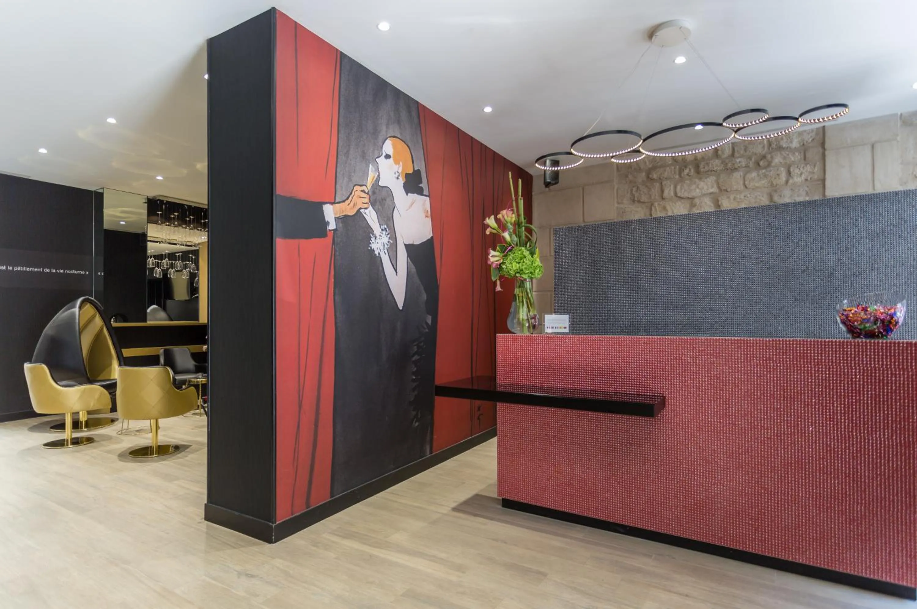 Lobby or reception in Hotel Les Bulles De Paris