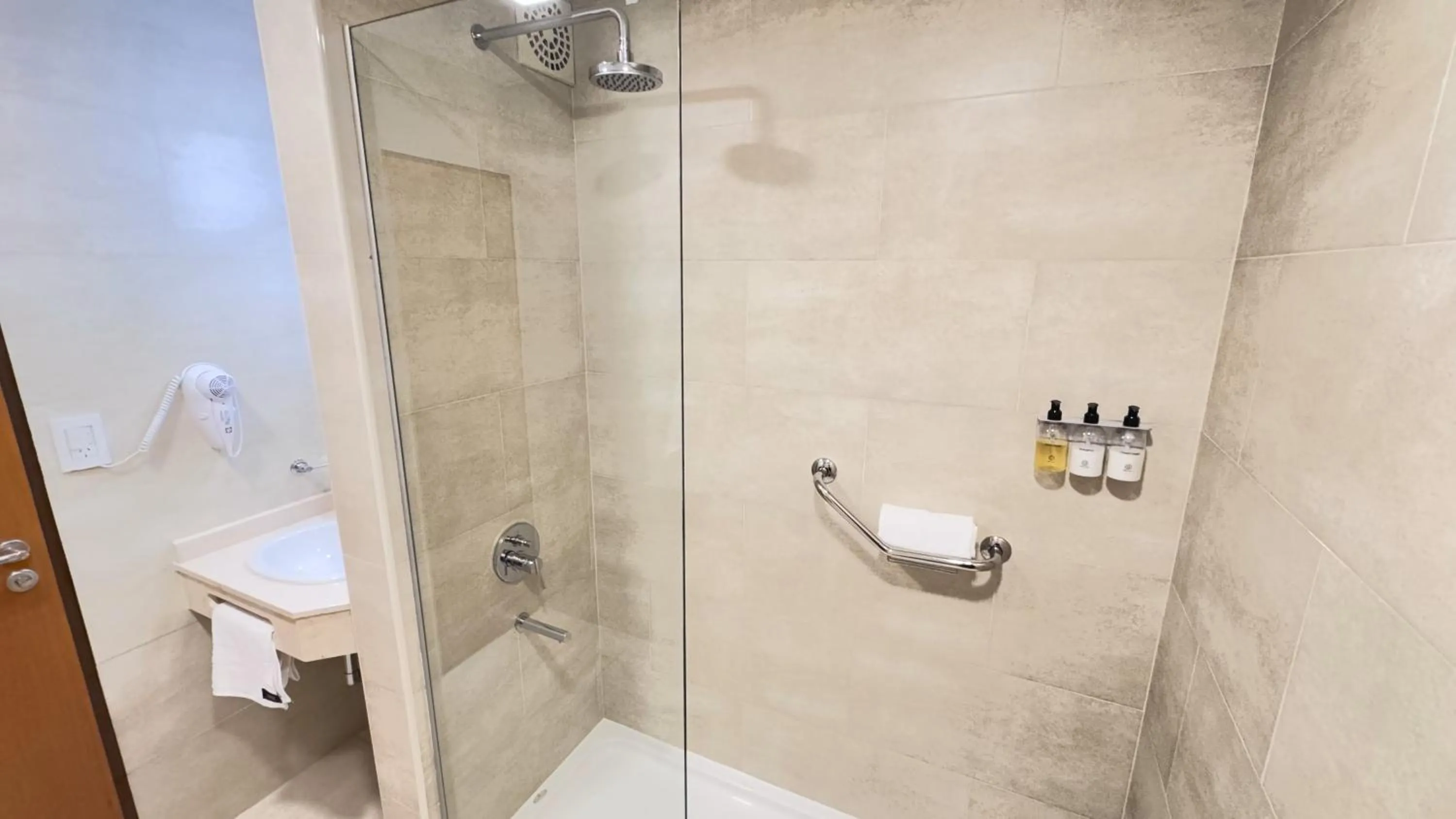 Shower in Urbe Hotel