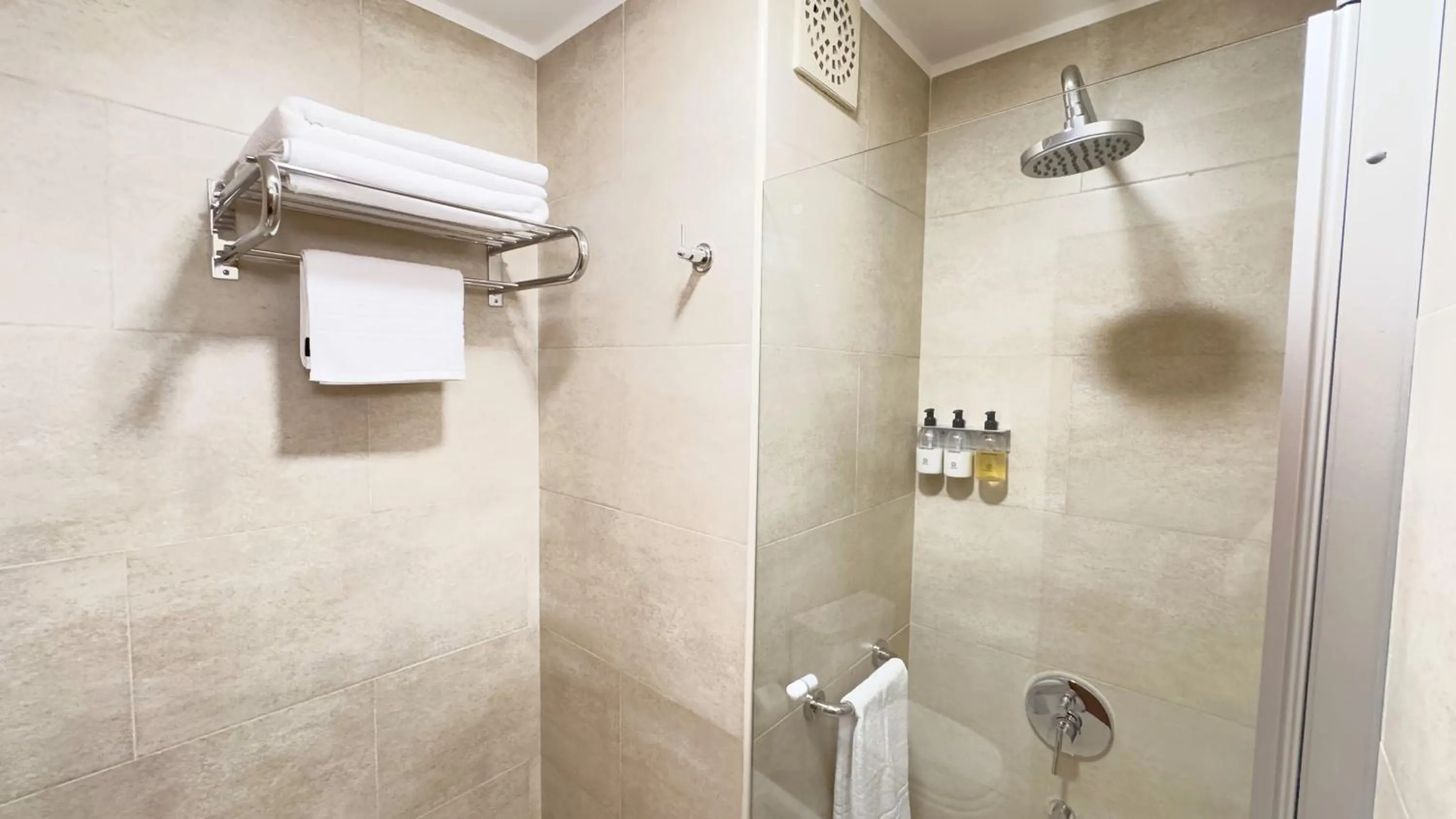 Bathroom in Urbe Hotel