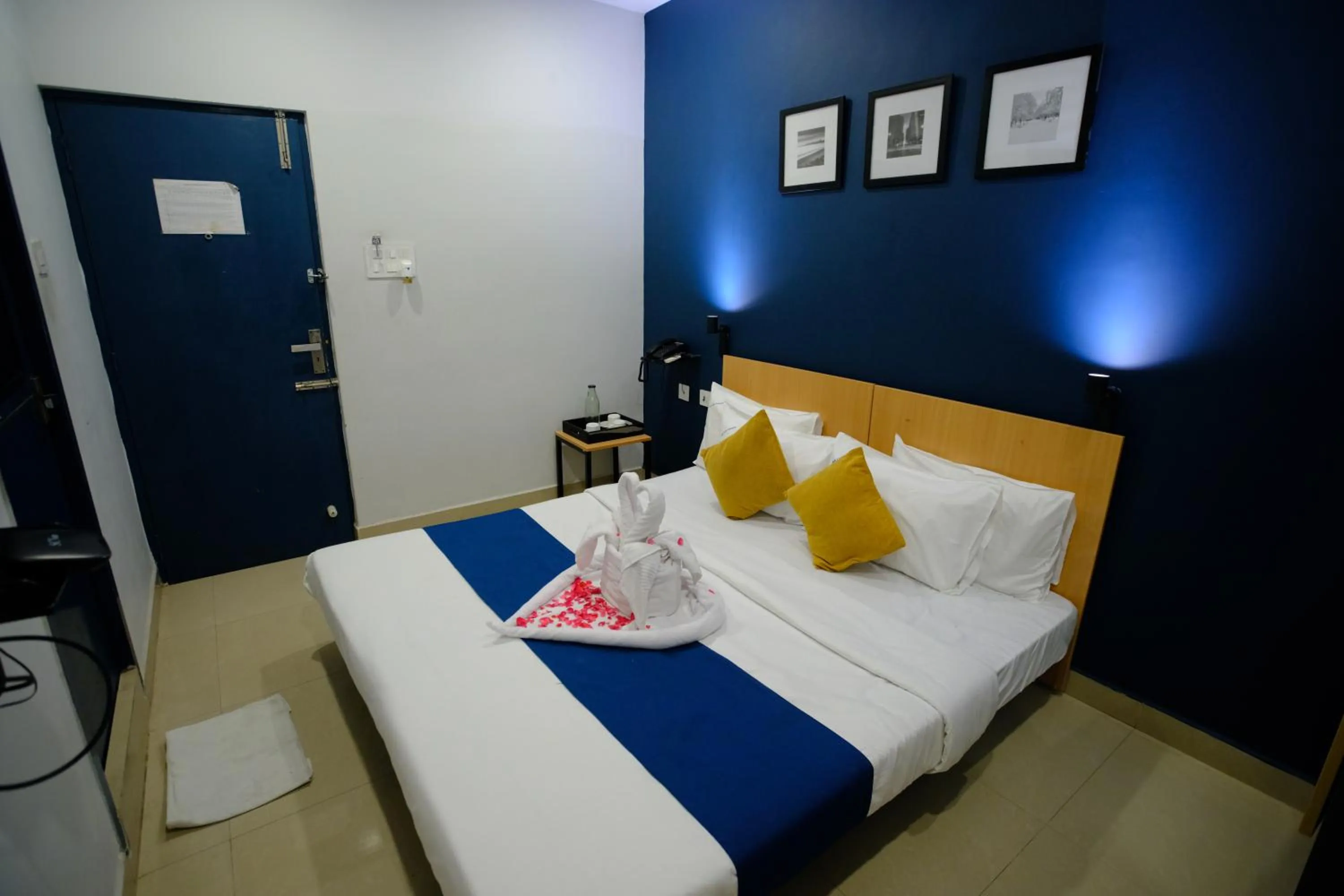 Bed in Blue City Palace - Near Chennai Airport