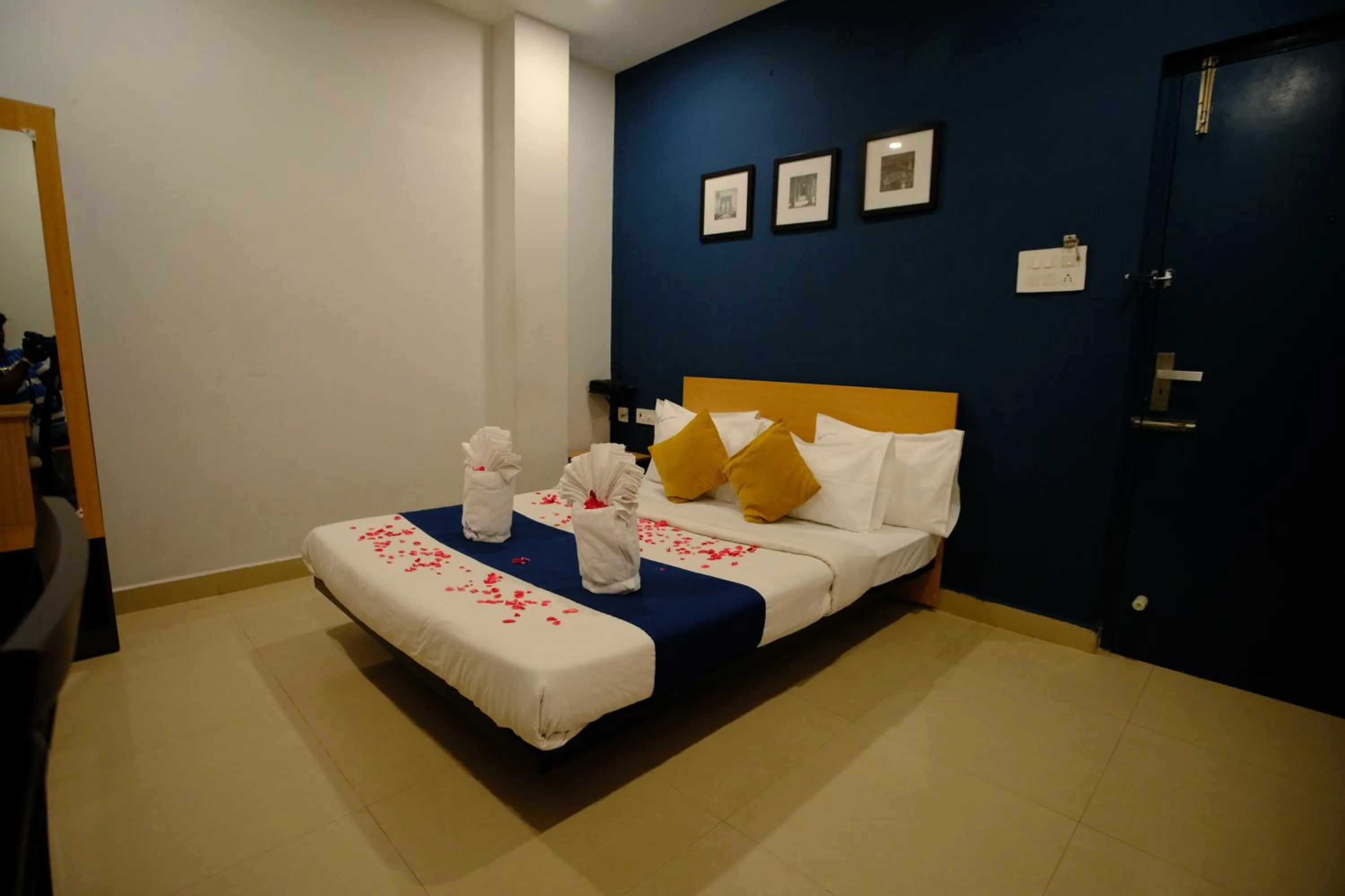 Bed in Blue City Palace - Near Chennai Airport