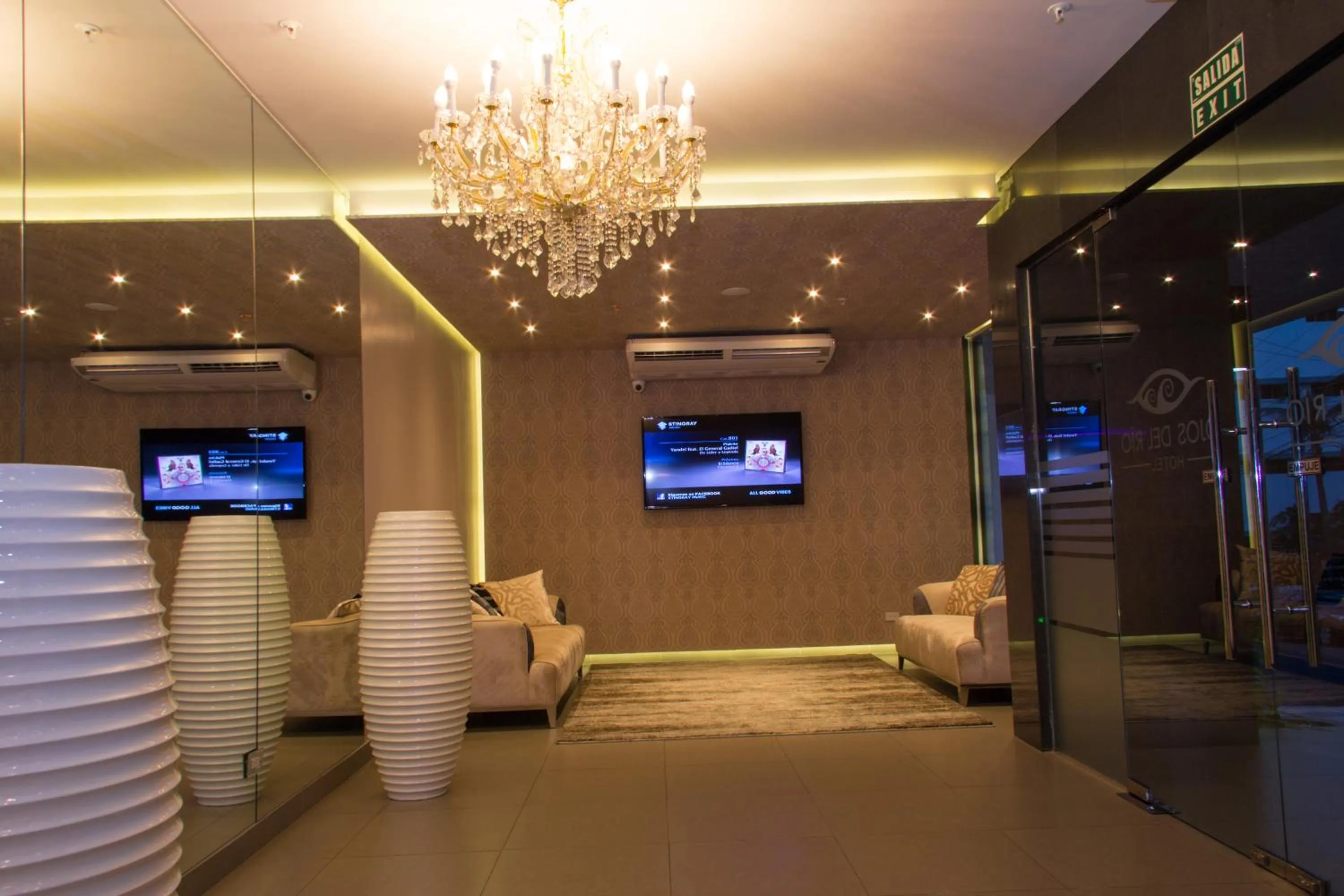 Lobby or reception in Hotel Ojos Del Rio