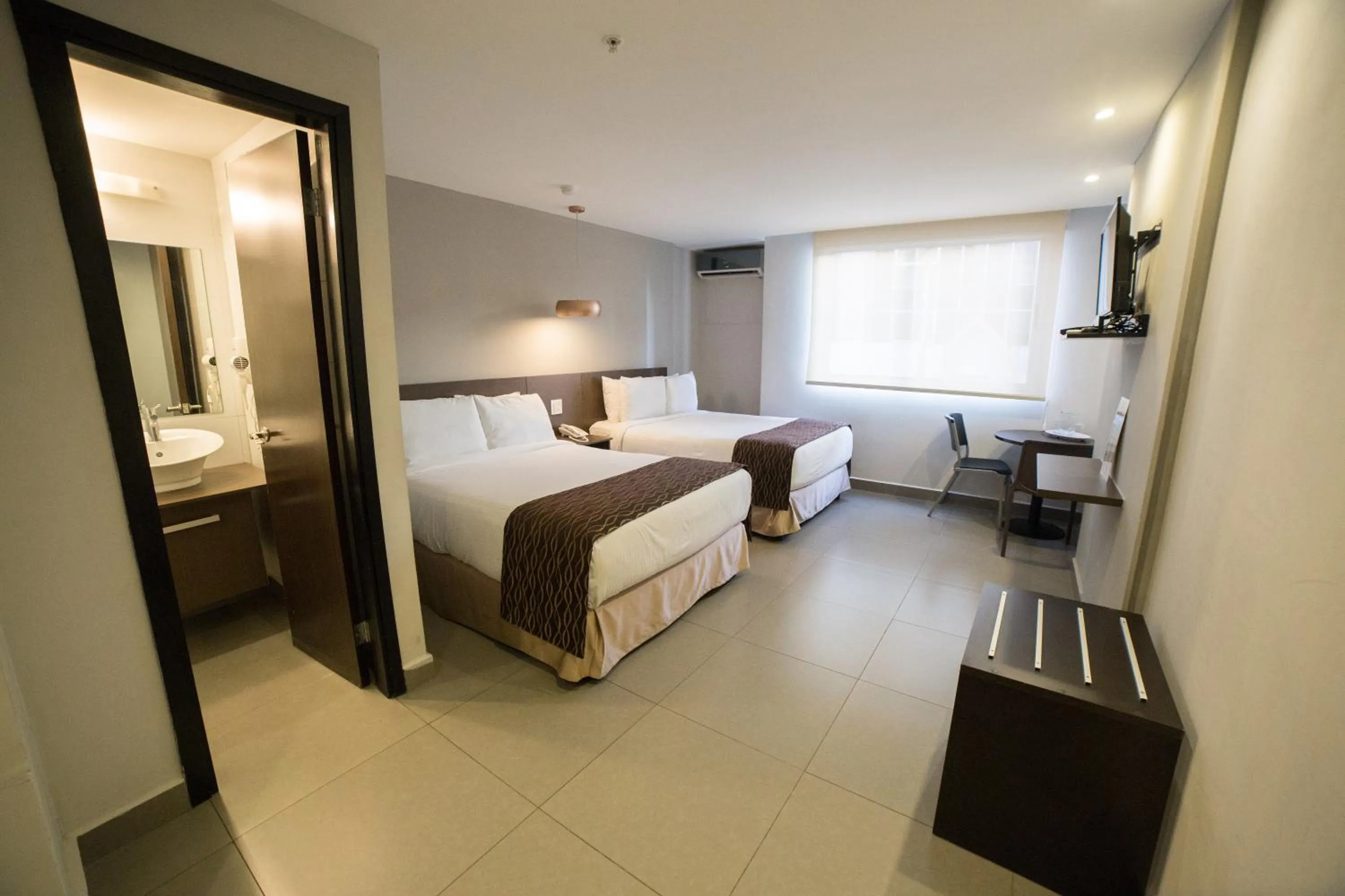 Bathroom, Bed in Hotel Ojos Del Rio