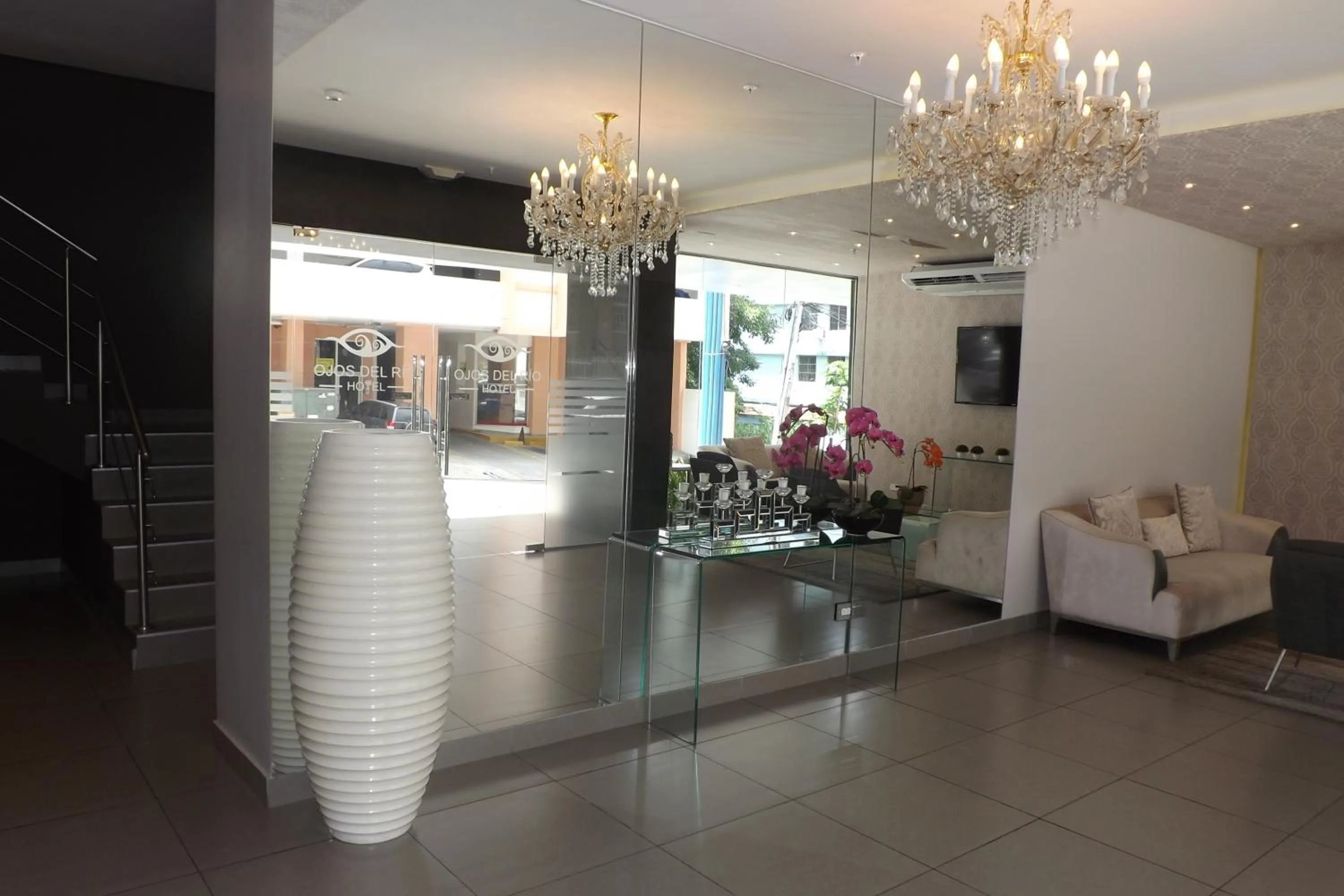 Seating area in Hotel Ojos Del Rio