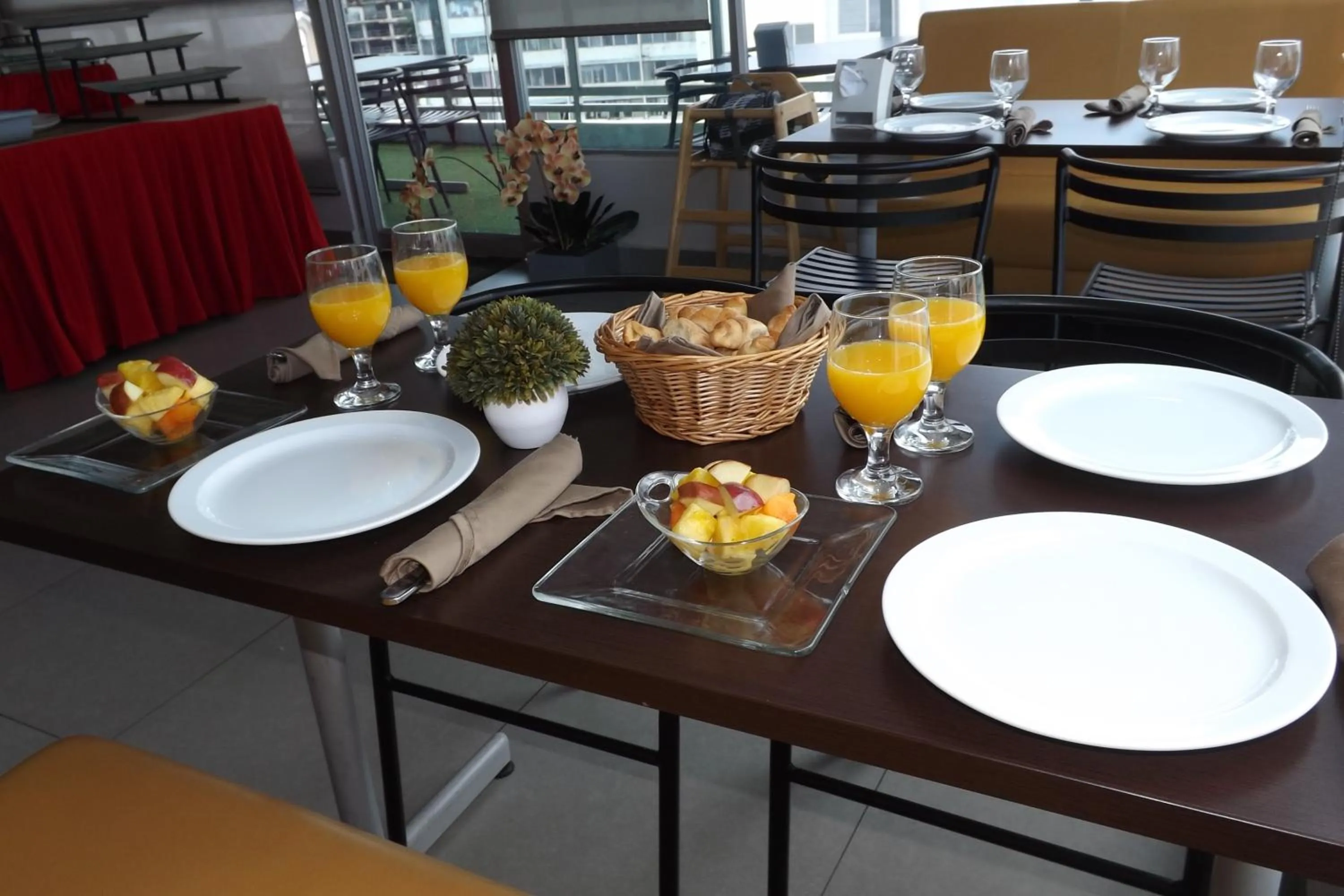 Restaurant/places to eat in Hotel Ojos Del Rio