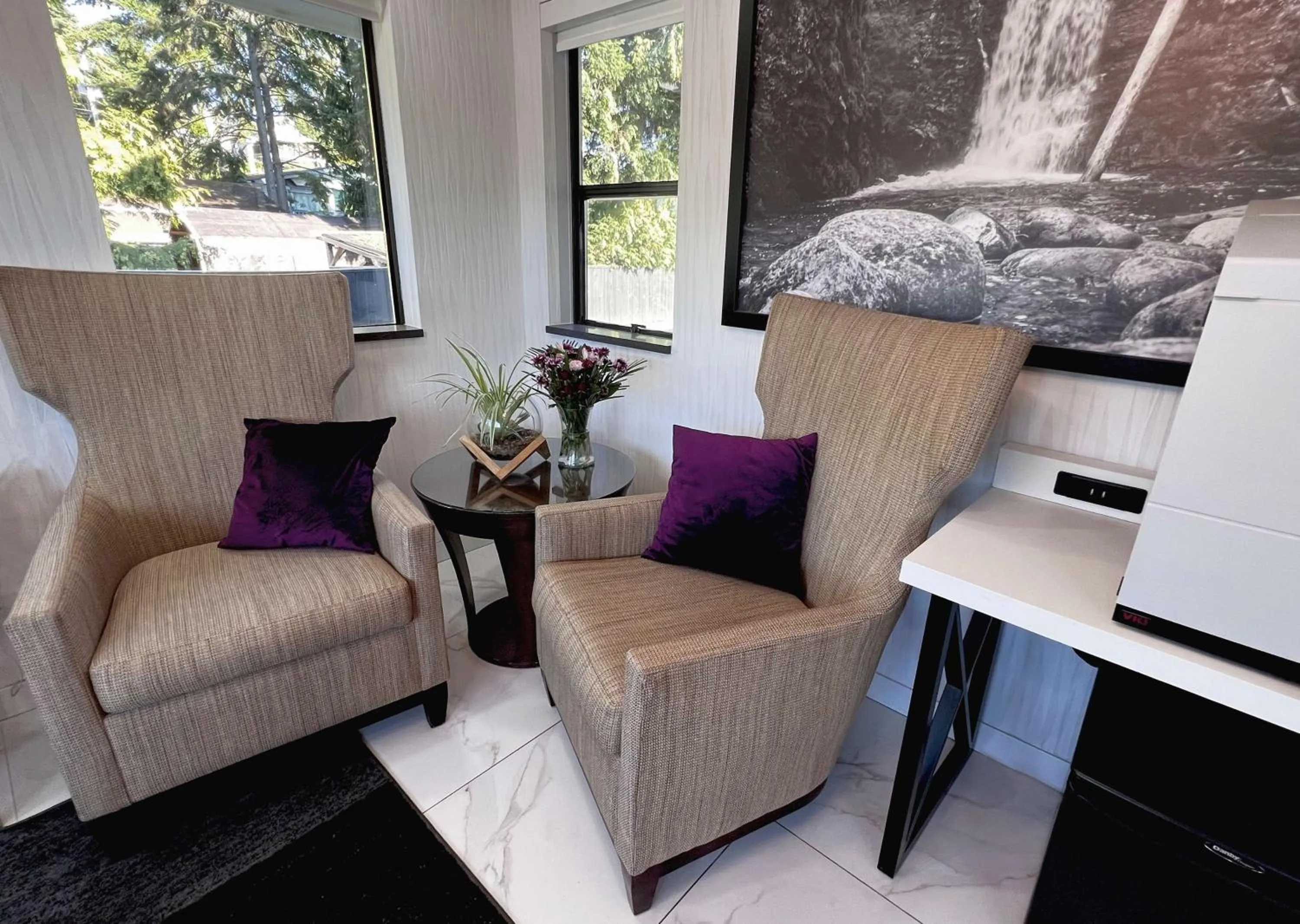 Lobby or reception in The Oceanside, a Coast Hotel