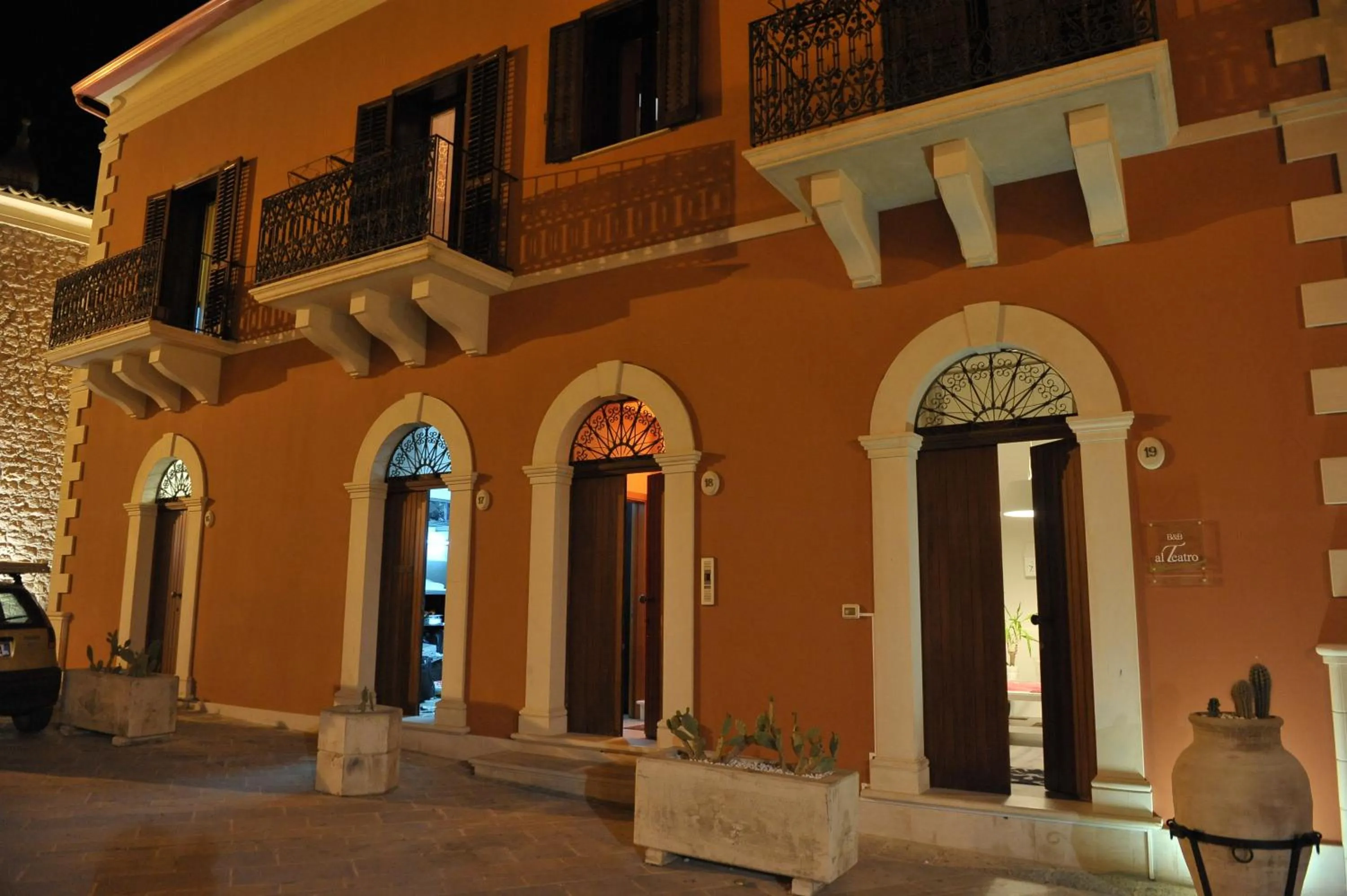 Facade/entrance in B&B Al Teatro